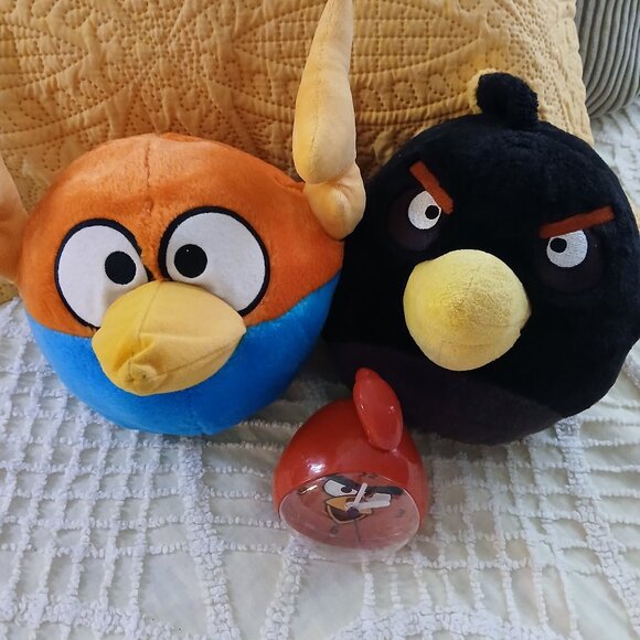 Angry Birds Black "Bomb" & " Space Lightning" Plushies/Angry Birds Alarm Clock - Picture 1 of 4